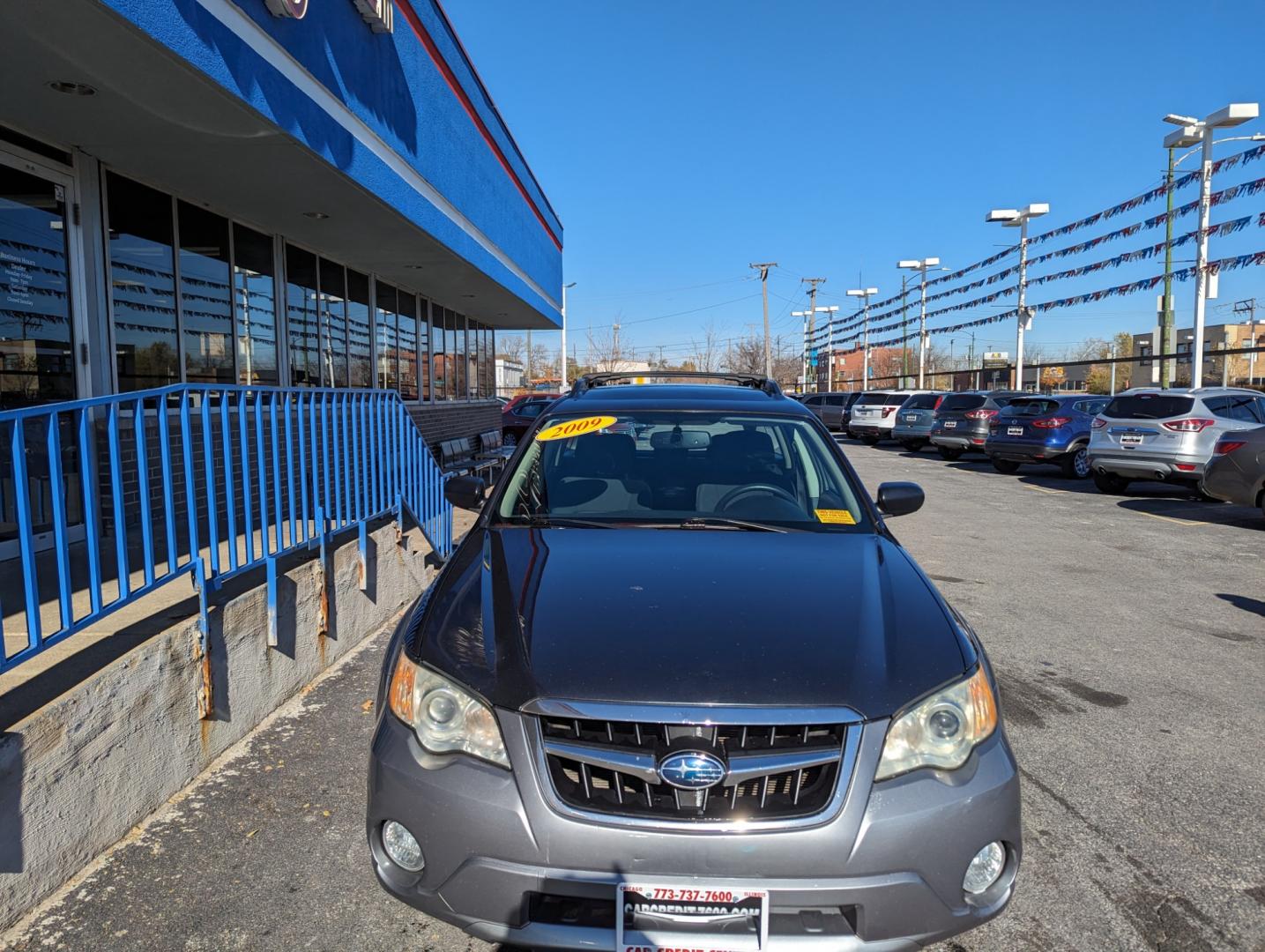 2009 GRAY Subaru Outback 2.5i (4S4BP61C097) with an 2.5L H4 SOHC 16V engine, 4-Speed Automatic transmission, located at 7600 S Western Ave., Chicago, IL, 60620, (773) 918-3980, 0.000000, 0.000000 - Photo#2